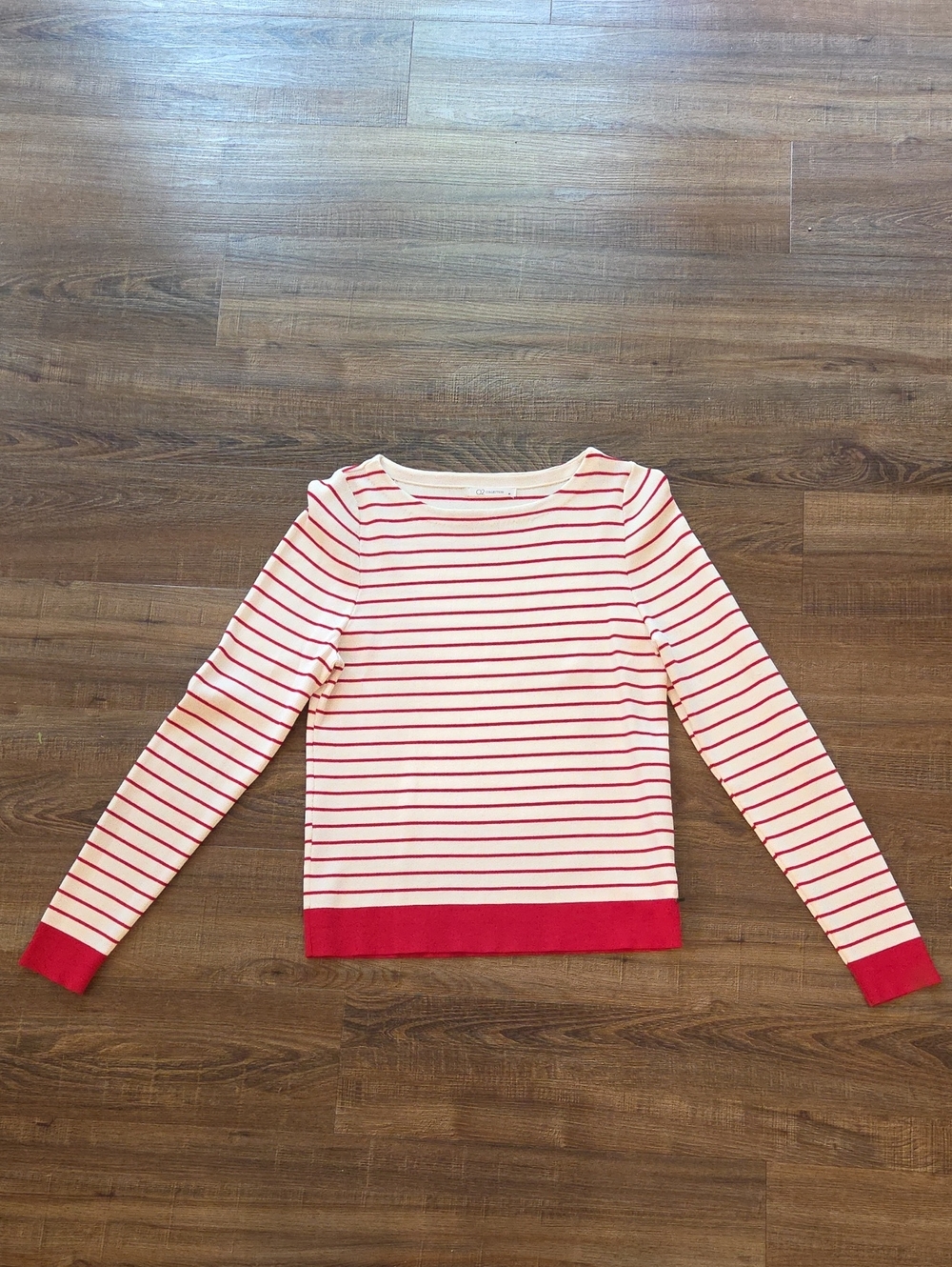 Q2 Collectuon Women's Medoum Red & White Striped Long-Sleeve Knit Top